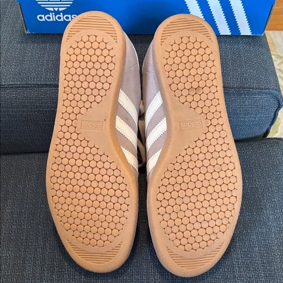 Adidas Sambas Size 9.5 - Picture 4 of 10